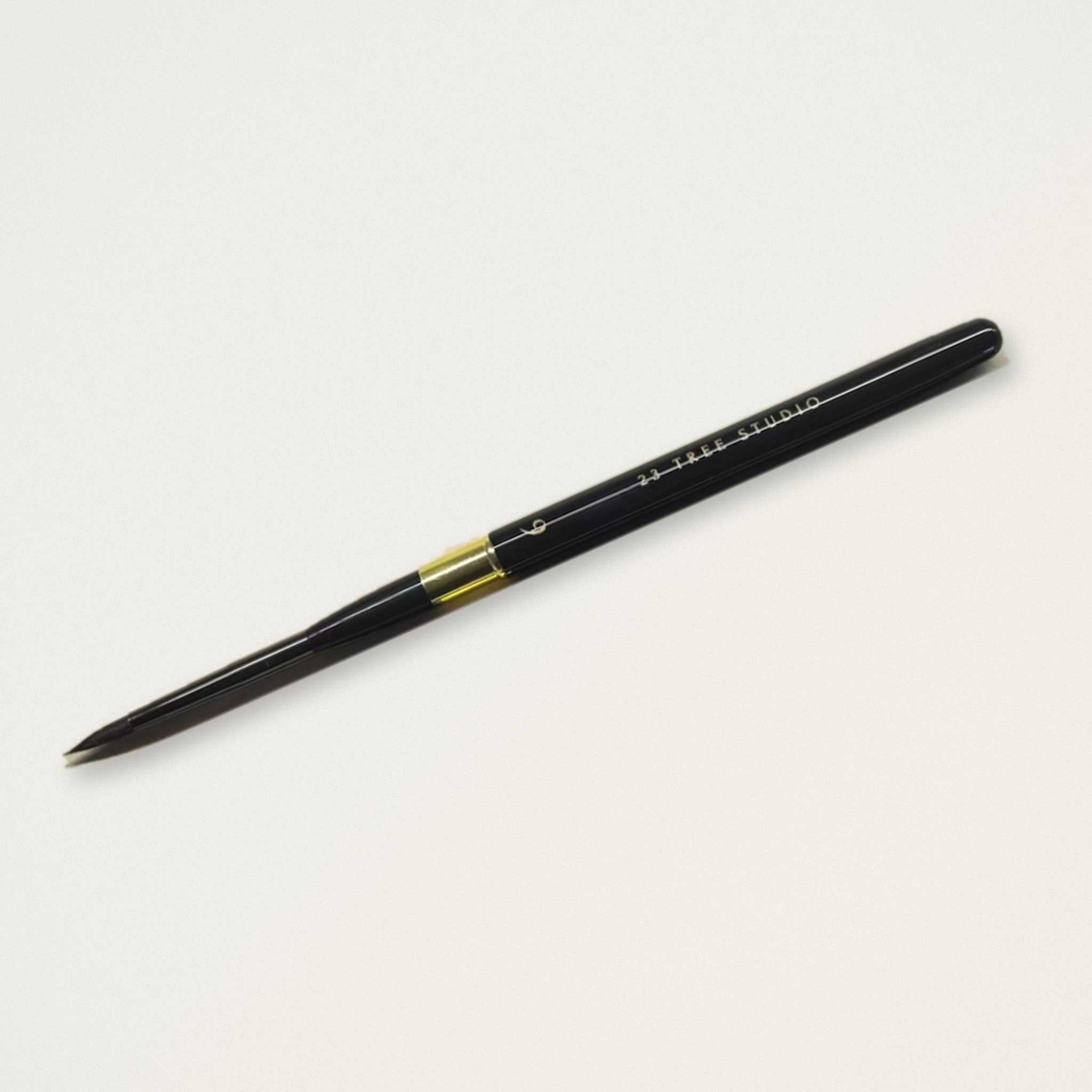 Size 6 black and gold travel watercolor brush