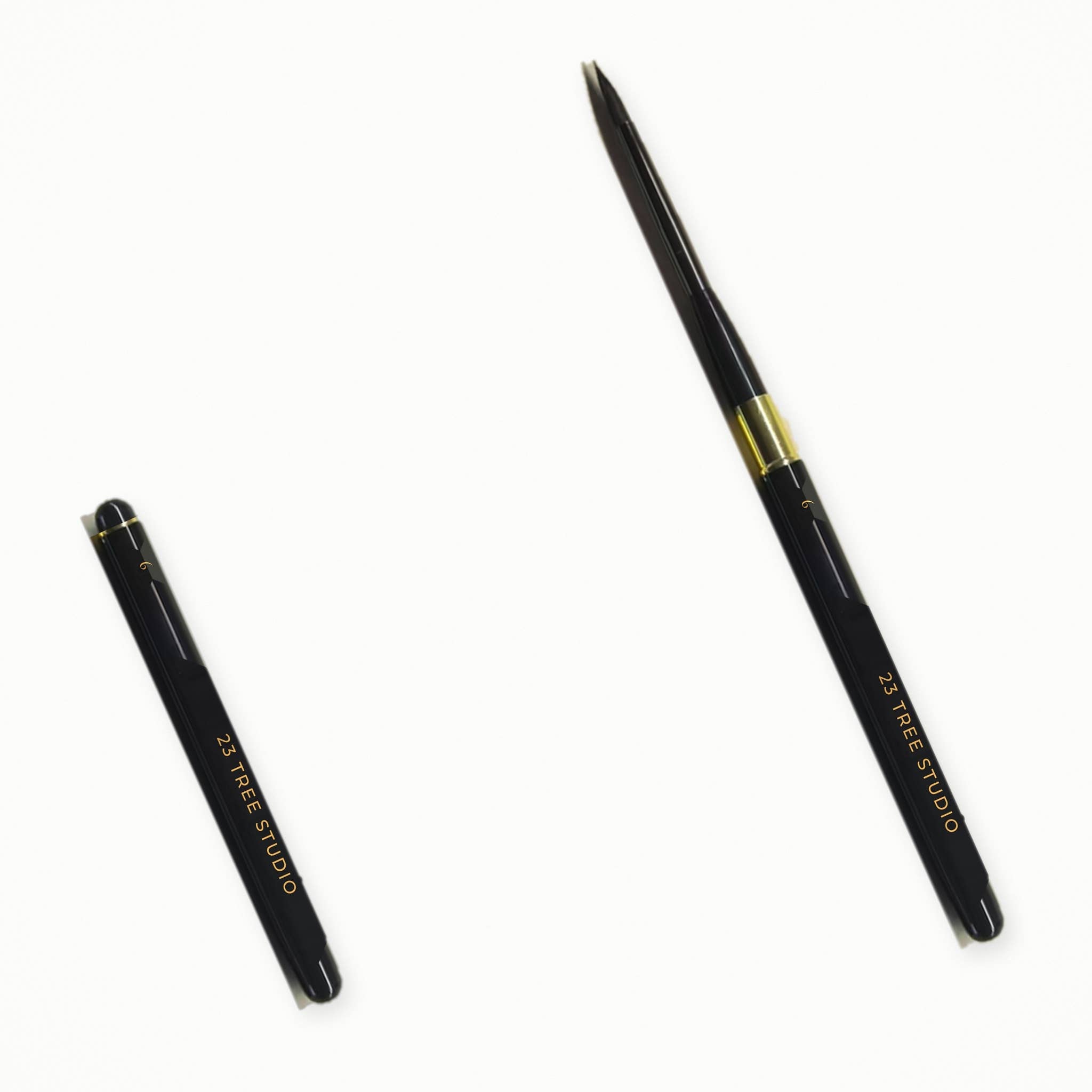 Travel brush — fine point tip detail