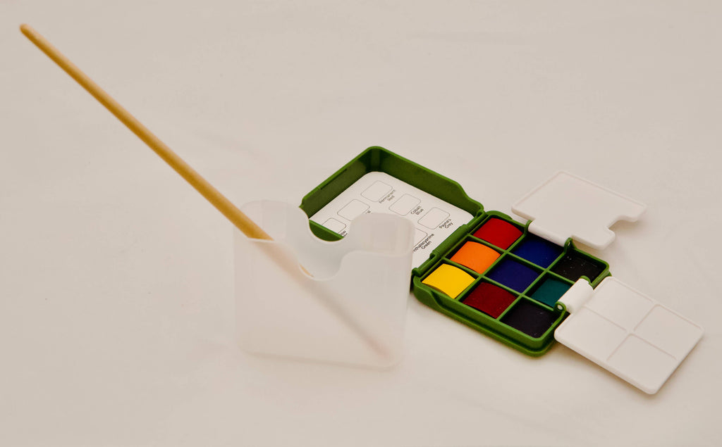 Kaden palette — built-in water dish