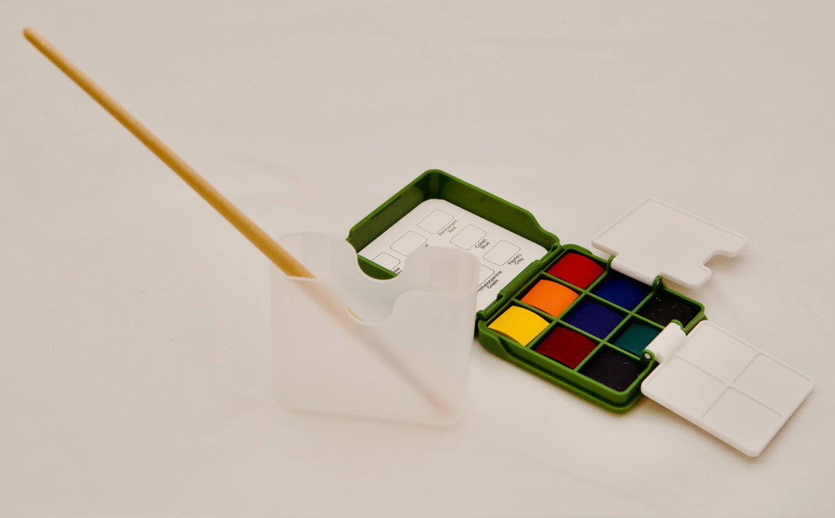 Kaden palette — built-in water dish